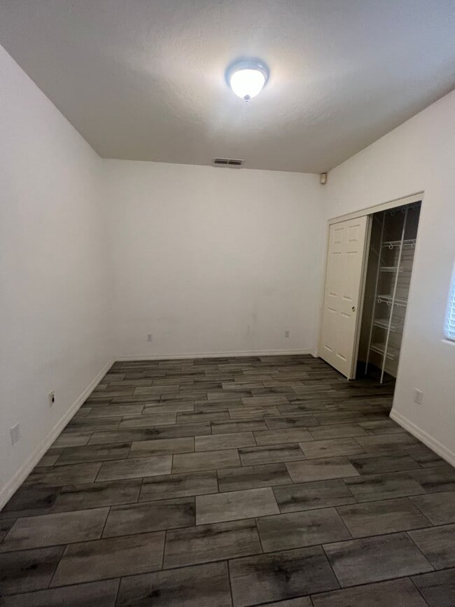 Foto del edificio - 4 BEDROOM ON CORNER LOT IN GOODYEAR