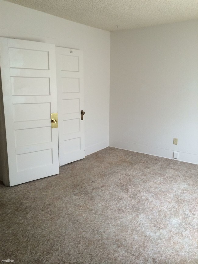 Building Photo - 3 br, 1 bath Townhome - 10 12th St N 2 Unit 2