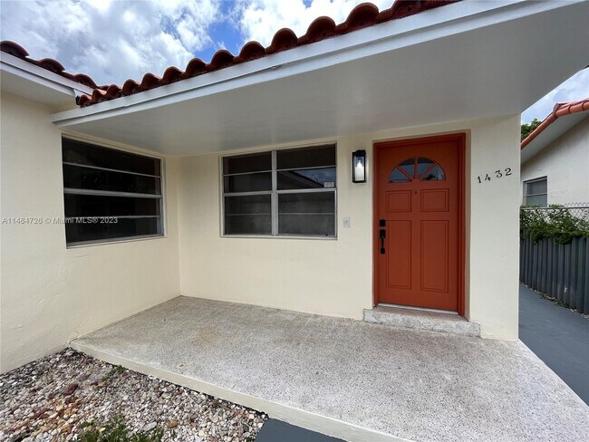 Building Photo - 1432 SW 22nd Ave