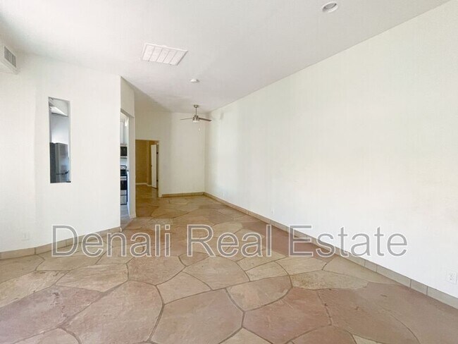 Foto del edificio - 18019 N 40th Pl