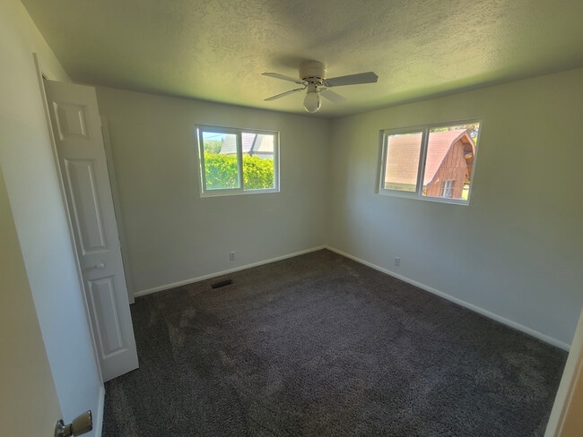 Building Photo - 117 Ranch Dr