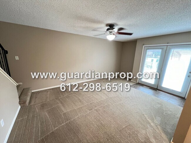 Foto del edificio - Coon Rapids Townhome Available Now, Open F...