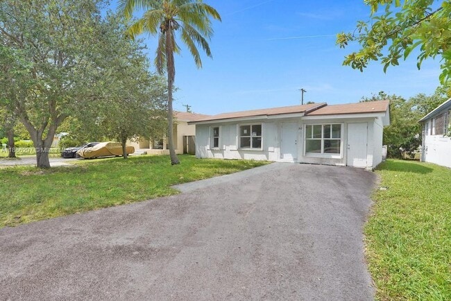 Building Photo - 3505 SW 12th Ct