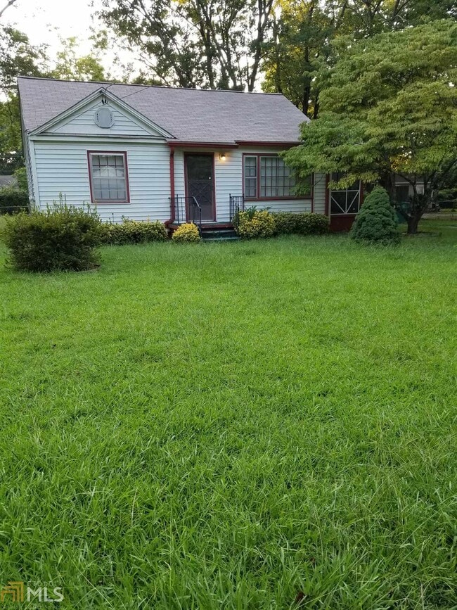 Building Photo - 5027 Maple Dr