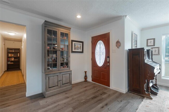 Building Photo - 15526 Jersey Dr