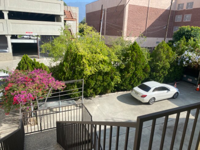 Building Photo - 2561 E Colorado Blvd
