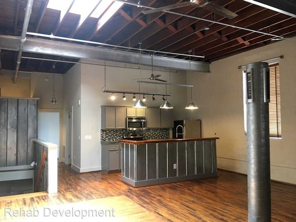 Primary Photo - 406 4th St E