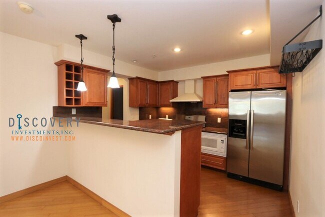 Building Photo - Contemporary Upper Broadway Terrace Four B...