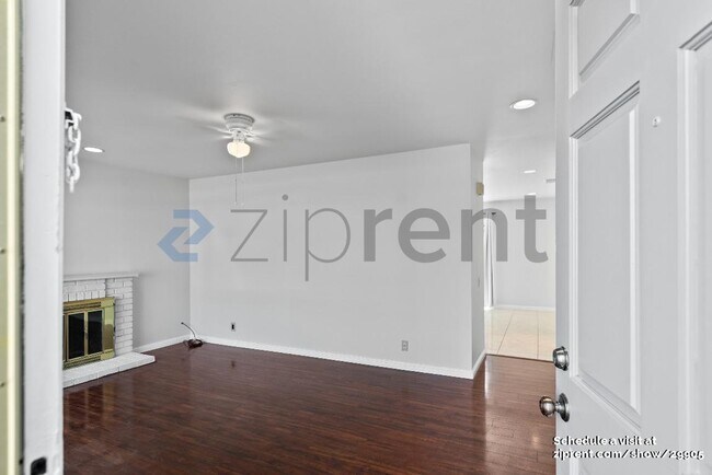 Building Photo - 2320 Regina Ct