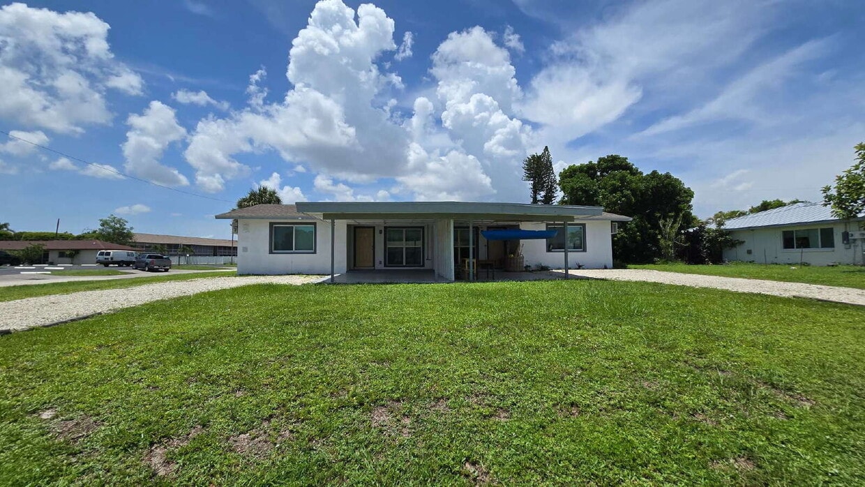 Photo - 603 SE 46th Ter, Unit #1 ~  Conveniently Located! Charming Duplex Home!