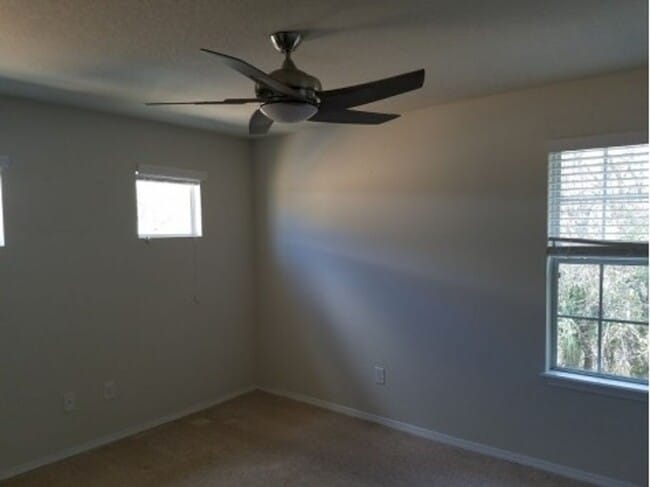 Building Photo - Well laid out 2 BDS / 2.5 Bth Townhome wit...