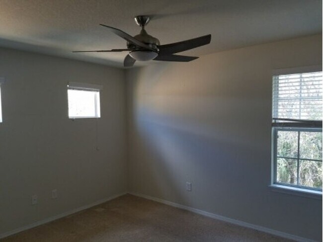 Foto del edificio - Well laid out 2 BDS / 2.5 Bth Townhome wit...
