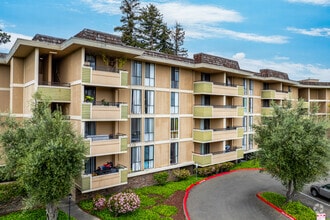 Building Photo - The Highlander