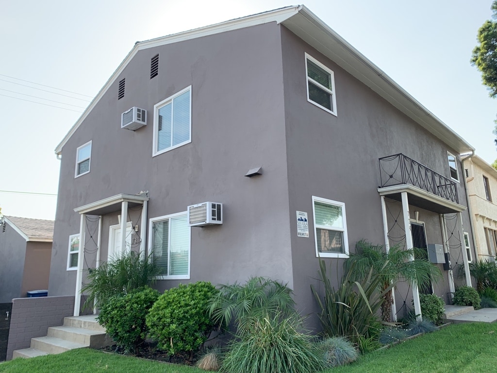 Primary Photo - 731 S Glenoaks Blvd