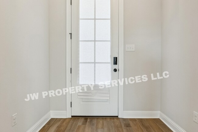 Foto del edificio - 44208 Huntley Rd
