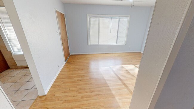 Foto del edificio - 4189 N Mountain Dr