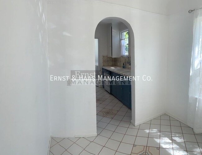 Building Photo - Beautiful Spanish Architecture, Lower Leve...