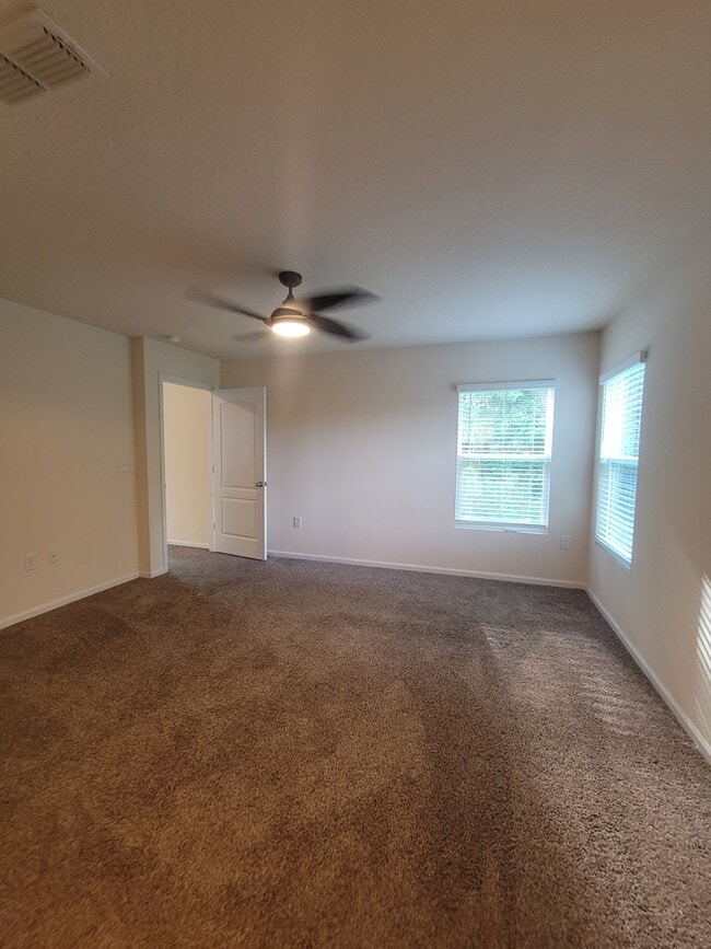 Foto del edificio - 7940 Meadow Walk Ln