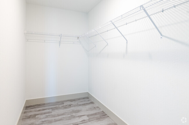 Vestidor - Bellavista at Vanderbilt Way