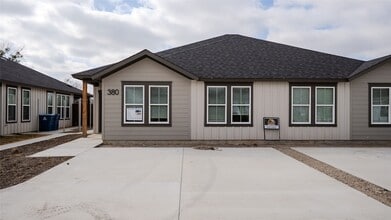 Building Photo - 380 N Dallas St