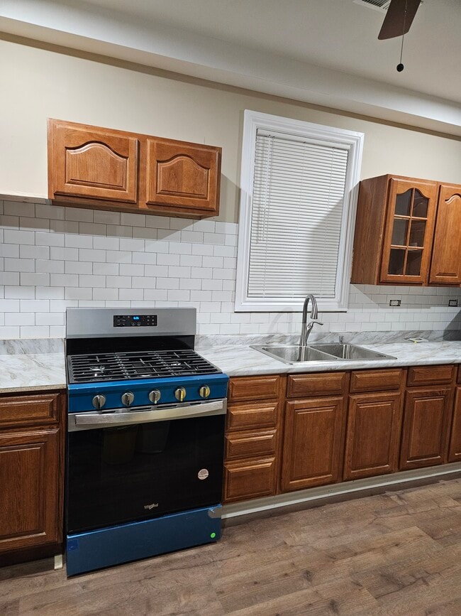 Kitchen - 4827 S Racine Ave