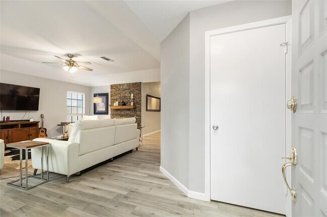 Building Photo - 118 E Mistybreeze Cir