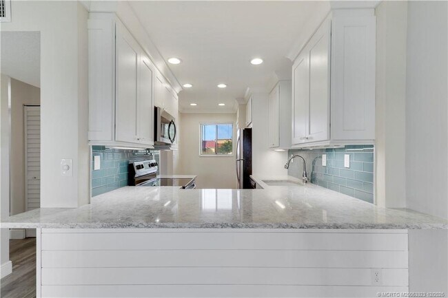 Building Photo - 5323 SE Miles Grant Rd