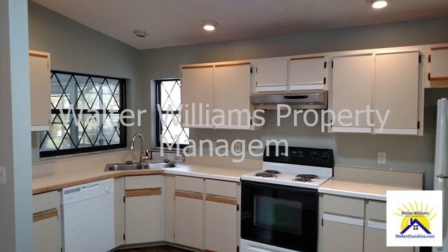 Building Photo - 46 Belleaire Dr
