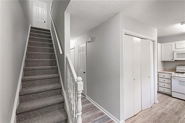 Foto del edificio - 6156 WinterGreen Rd NW