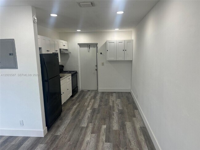 Foto del edificio - 631 NW 11th Ave