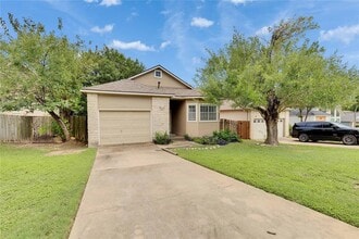 Building Photo - 2103 Castle View Dr