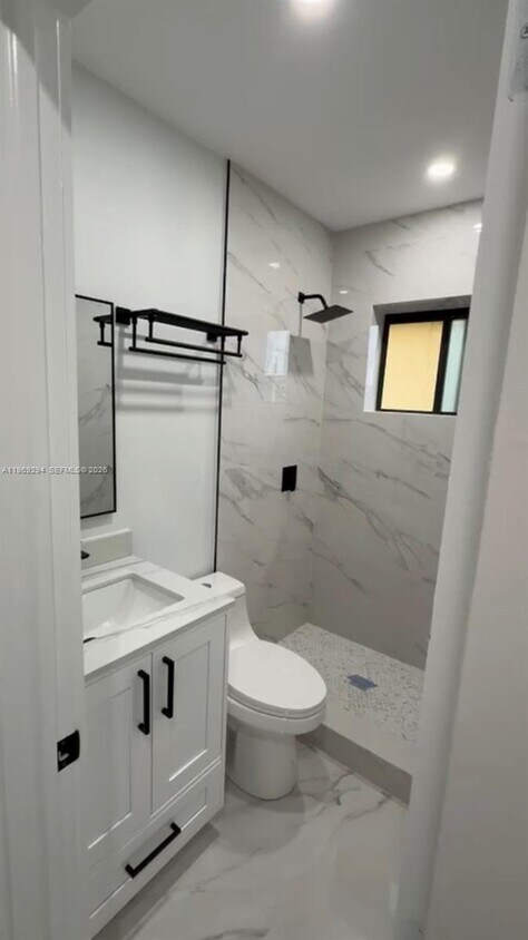 Foto del edificio - 1085 NW 191st St