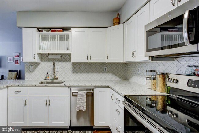 Building Photo - 336 Hillside Ter