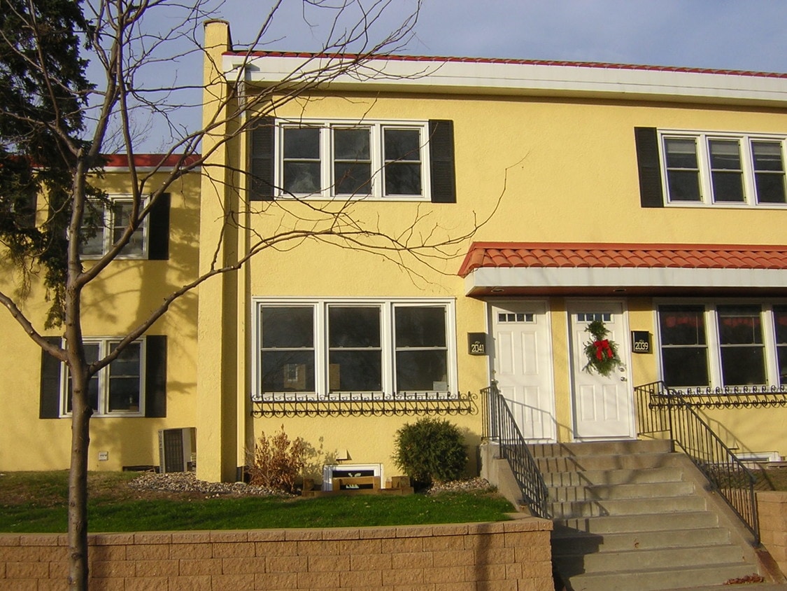 2041 Montreal Ave, Saint Paul, MN 55116 Townhome Rentals in Saint