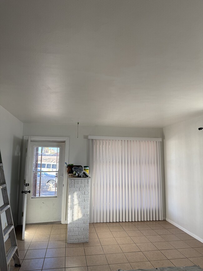 Foto del edificio - 1029 Lomaland Dr