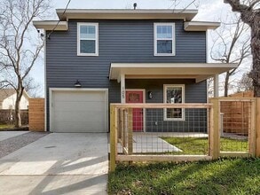 Building Photo - 105 Elkhart St