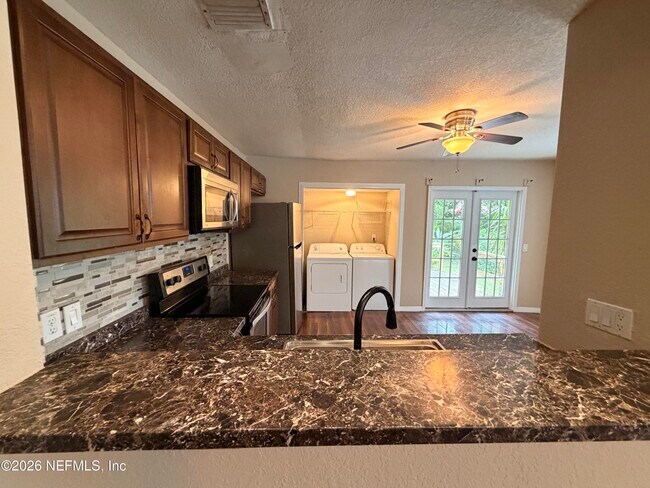 Foto del edificio - 4815 Headley Terrace