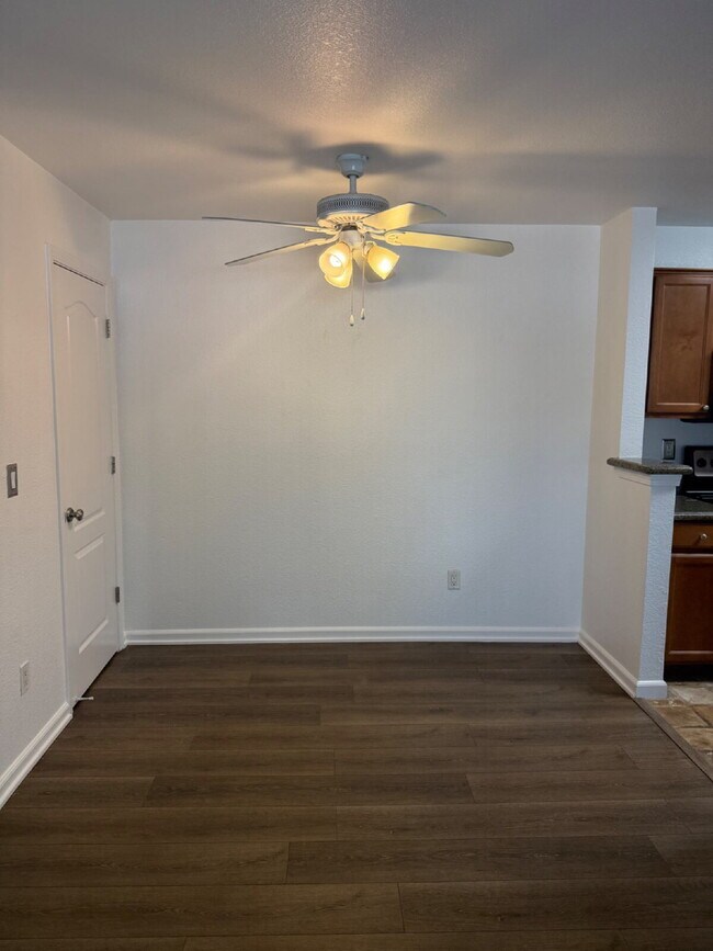 Foto del edificio - Beautiful 2 Bed, 1 Bathroom Lower-Level Co...