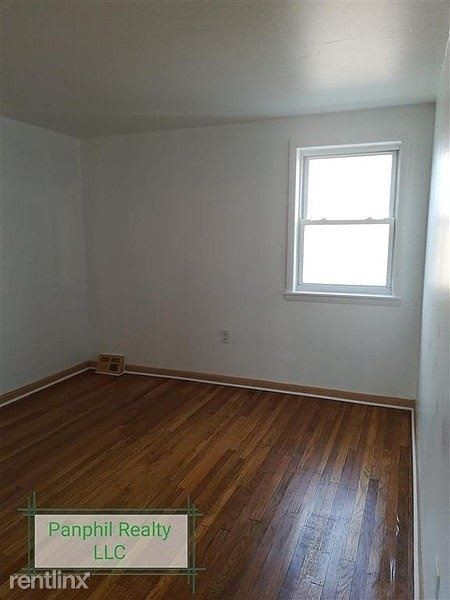 Building Photo - 3 br, 2.5 bath House - 2740 Taunton Street