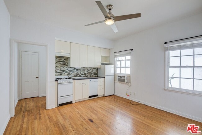 Foto del edificio - 963 N Doheny Dr