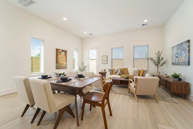 Foto del edificio - 7502 Carver Rd