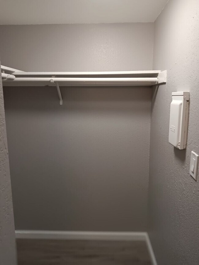 Foto del edificio - One bedroom 1 bathroom condo remodeled