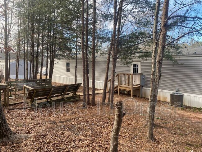 Building Photo - 124 Shamrock Park Dr