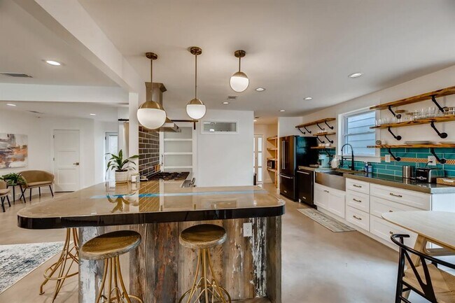 Foto del edificio - 809 Herndon Ln