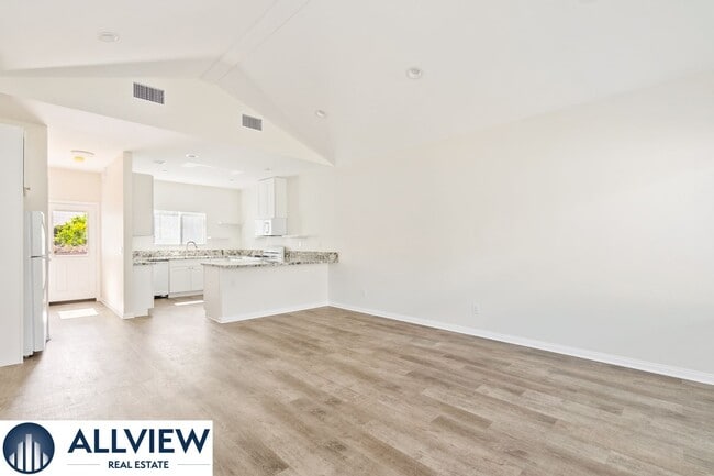 Building Photo - 629 S Lemon St