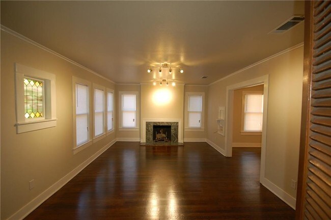 Building Photo - 1408 N Riverside Dr