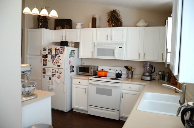 Building Photo - 3975 Riviera Grove