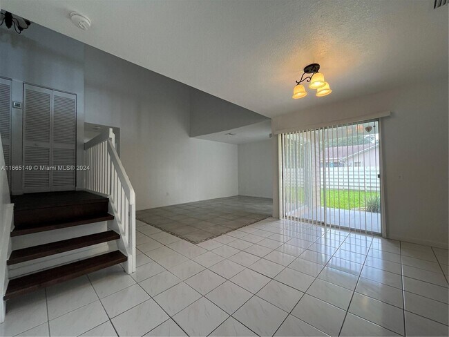 Building Photo - 14811 SW 139th Ct