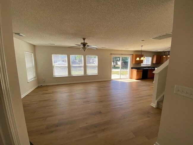 Foto del edificio - 1307 Basketweaver Way