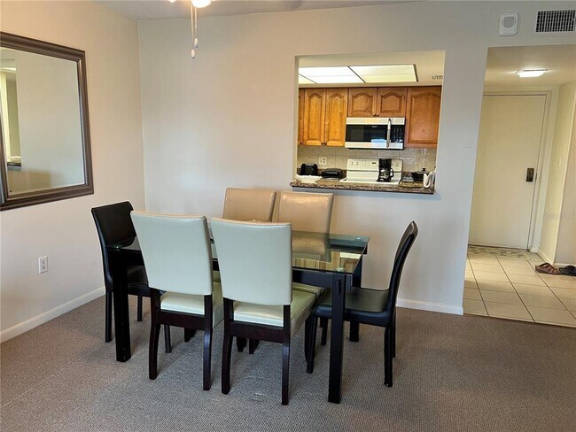 Foto del edificio - 4900 Brittany Dr S